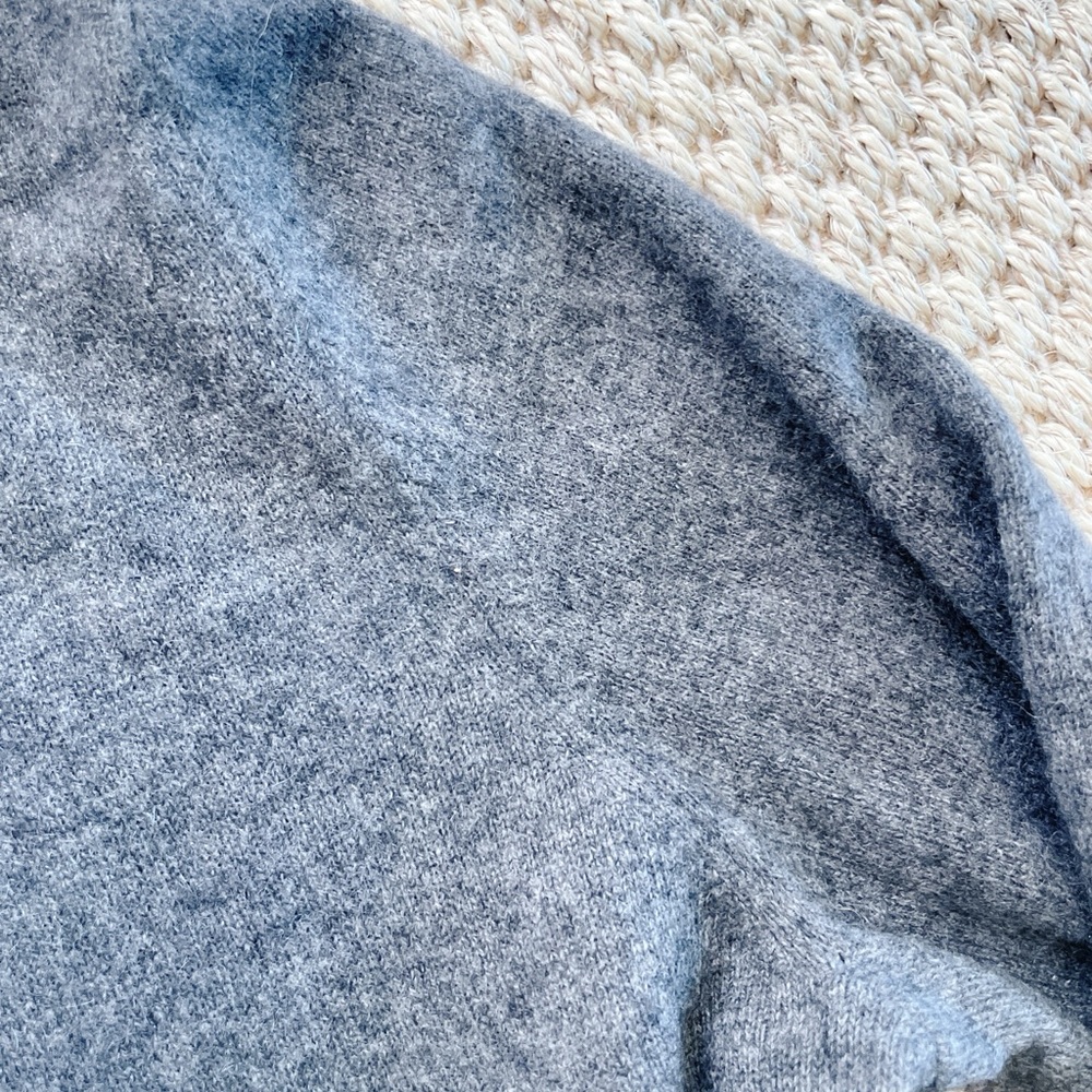 Saks Fifth Avenue 100% Cashmere Turtleneck Sweater – Women’s Small Gray - Picture 3 of 6